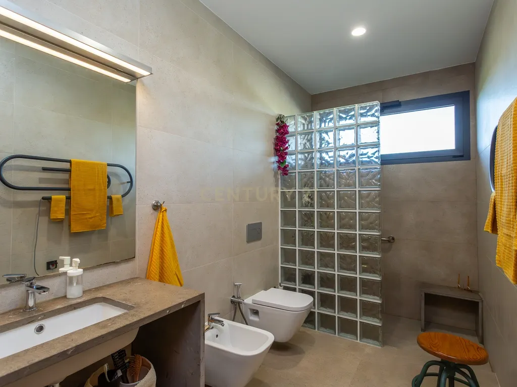 Moradia Isolada em Sarilhos Grandes com Vista para o Rio e Jardim Privado - Image 62